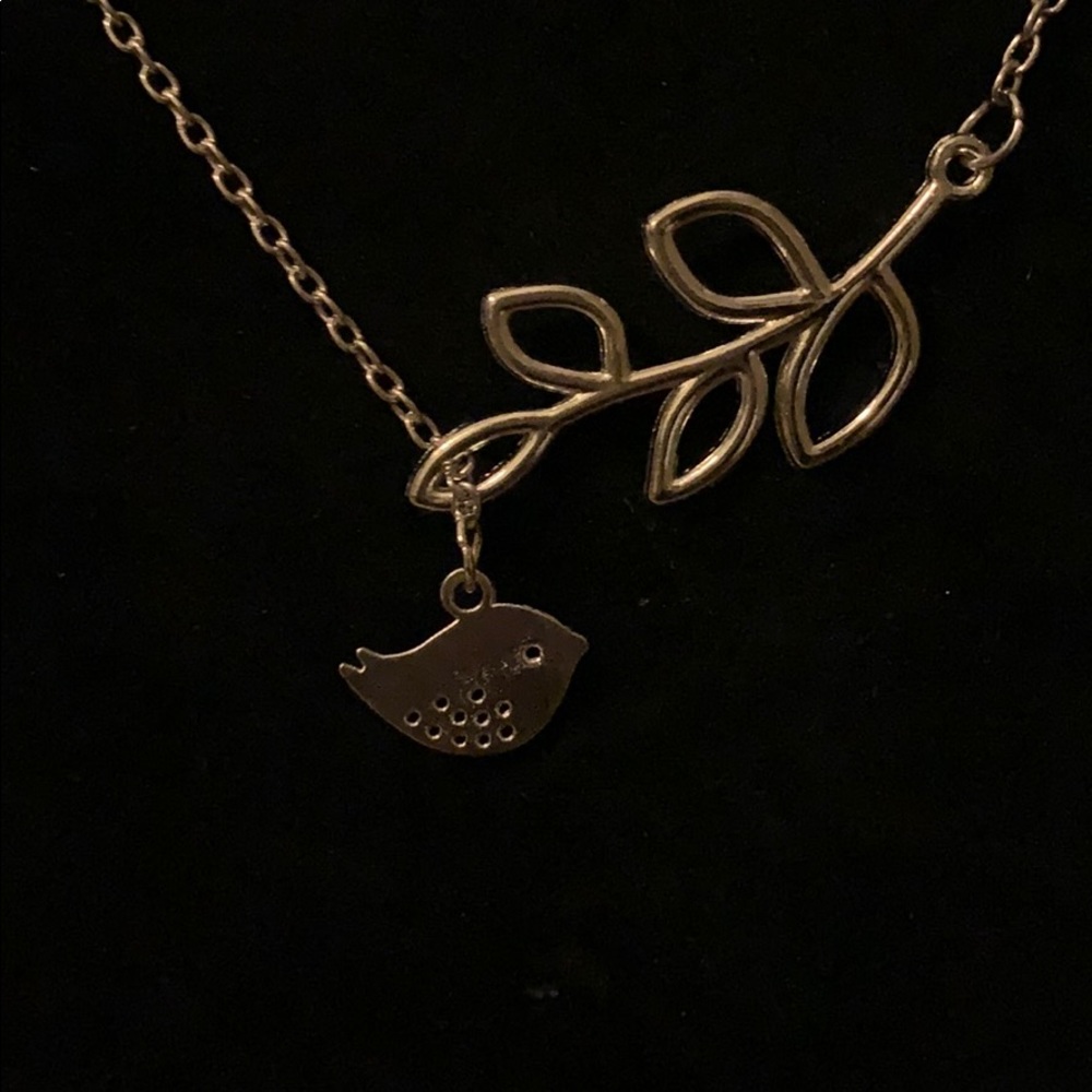 Lariat style bird necklace NWOT VACATION HOLD